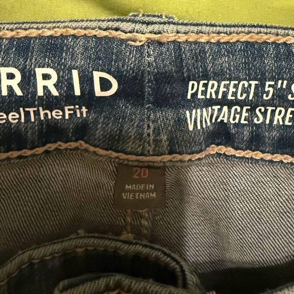 Torrid Perfect 5” Short - Picture 3 of 4